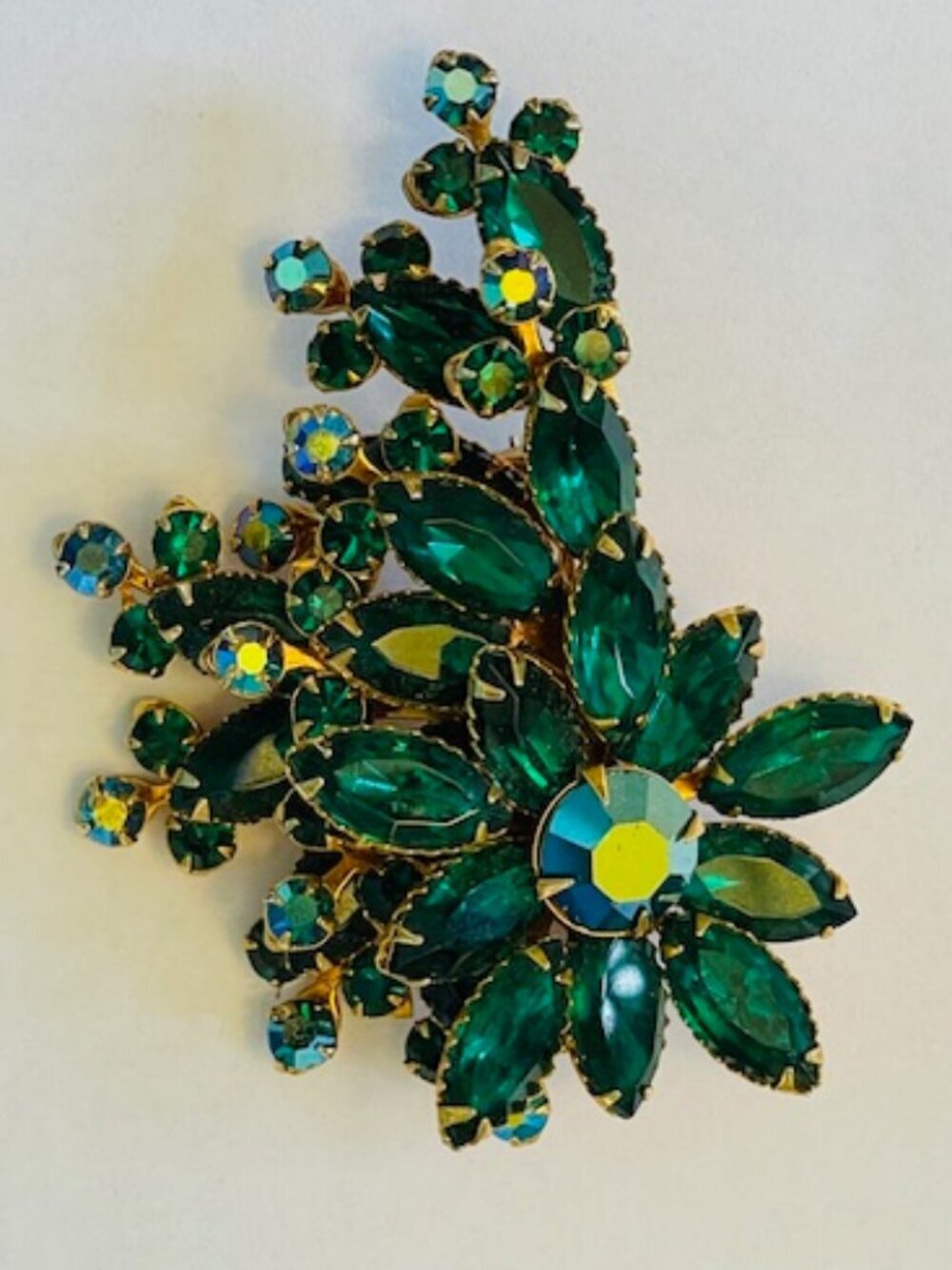 Juliana D&E Emerald Aurora Borealis Rhinestone Brooch VTG DeLizza Elster Pin